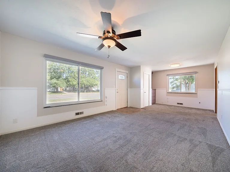3118 S McLean Blvd — Photo 7