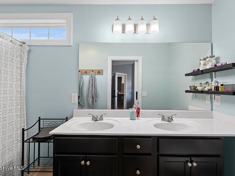 301 Pine Ridge Ln — Photo 18