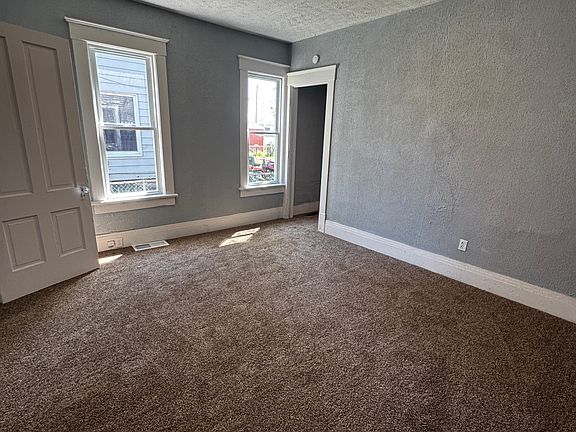 4th image of 60 Diamond Ave