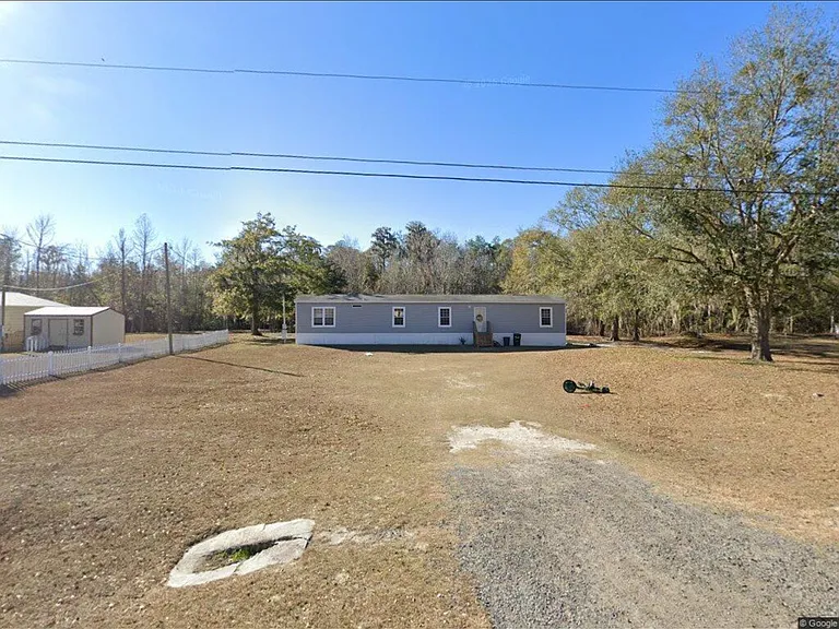 316 SE Valerie Ct — Photo 1