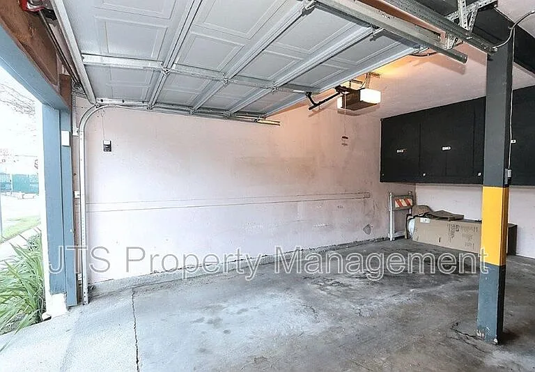 4439 V St #5 — Photo 19