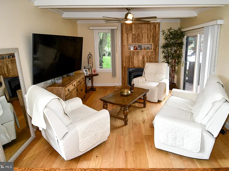 9401 Hickory View Pl — Photo 5