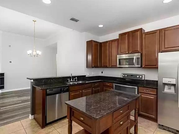2nd image of 803 Arbor Pointe Ave