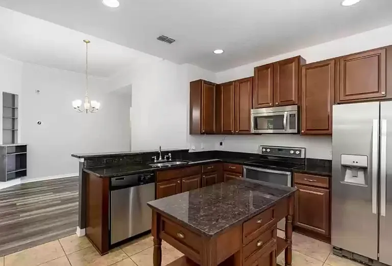 803 Arbor Pointe Ave — Photo 2