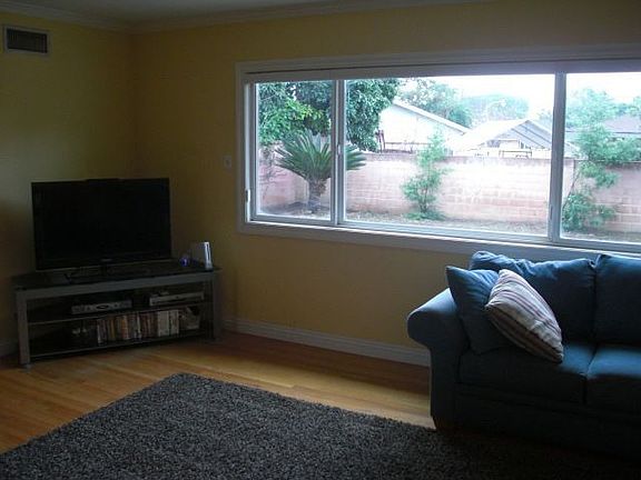 3rd image of 2208 E Wilshire Ave