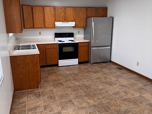 2nd image of 234 Stanley St #2