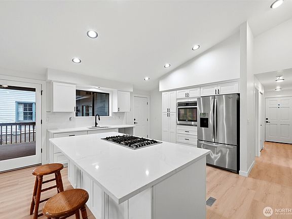 5th image of 12820 51st Avenue NE
