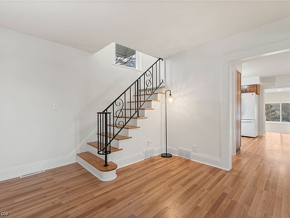 4th image of 7394 Carole Dr