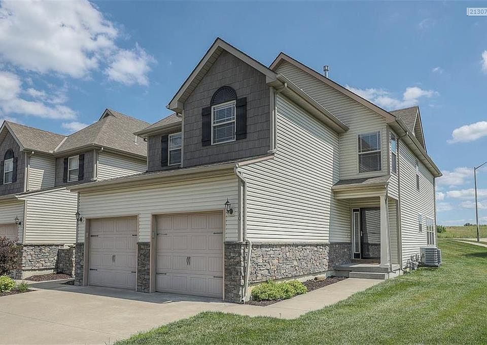 Lots of light in this beautiful end unit townhome!