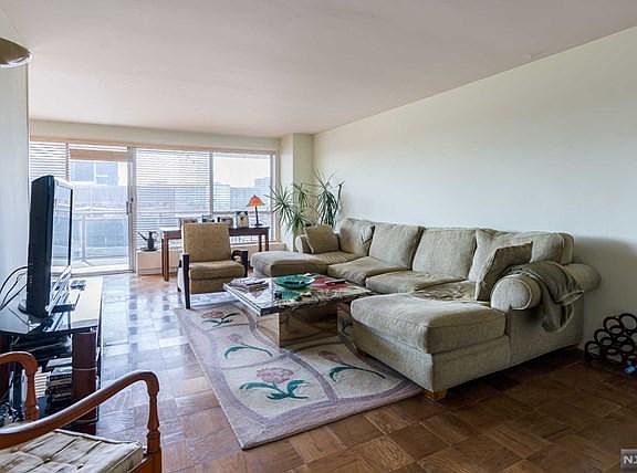 5th image of 2077 Center Ave APT 10K
