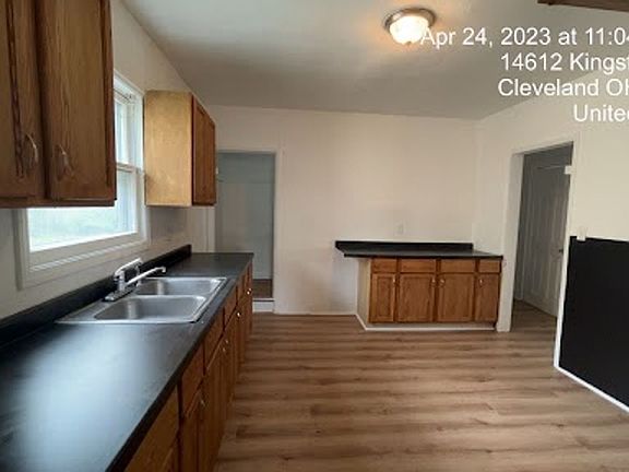 4th image of 14612 Kingsford Ave