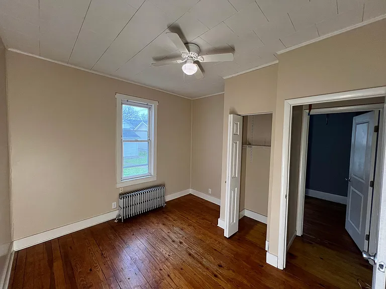 206 E Market St — Photo 7