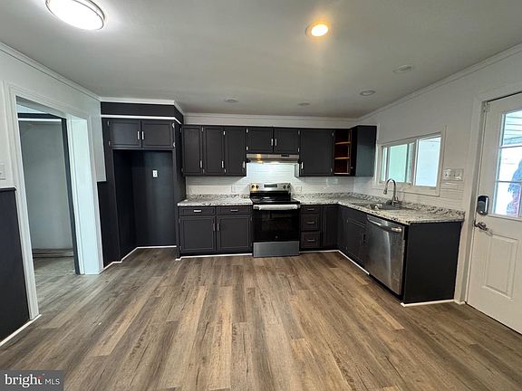5th image of 627 N 2nd St