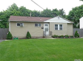 2706 Heather Ave, Medford, NY 11763