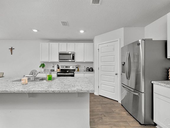5th image of 10625 Queens Gate Cir