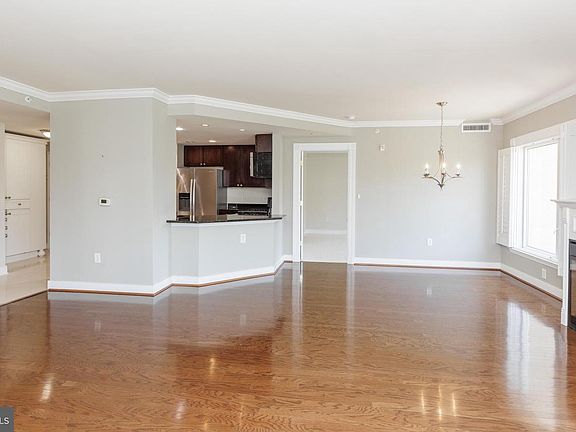3rd image of 5 Park Pl APT 216