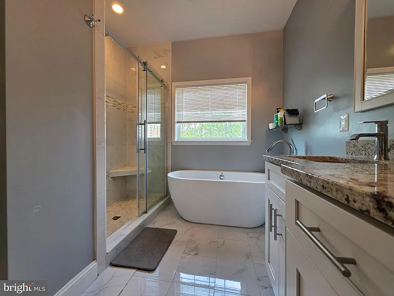 1138 S Harrison St — Photo 17