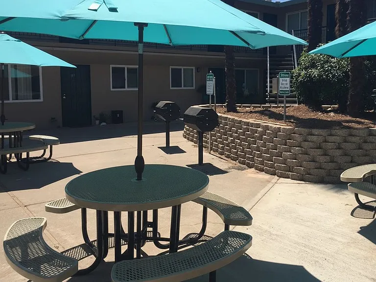 Bel- Air Apartments — Photo 14