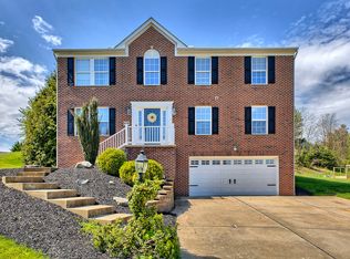 8447 Walthour Dr, North Huntingdon, PA 15642