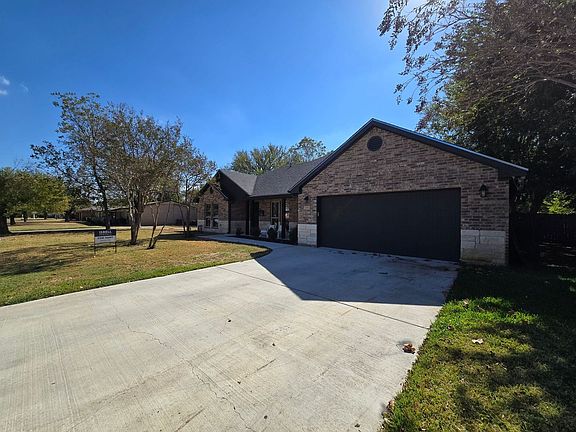 3rd image of 3206 Lake Ann Ave