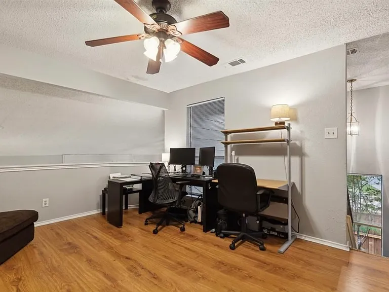 2231 Bunker Hill Dr — Photo 9