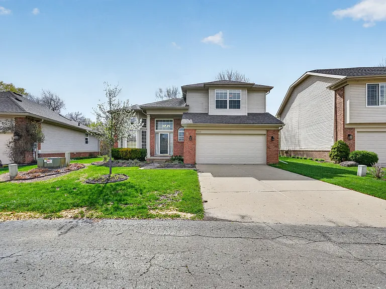 3141 Bridlewood Dr — Photo 2
