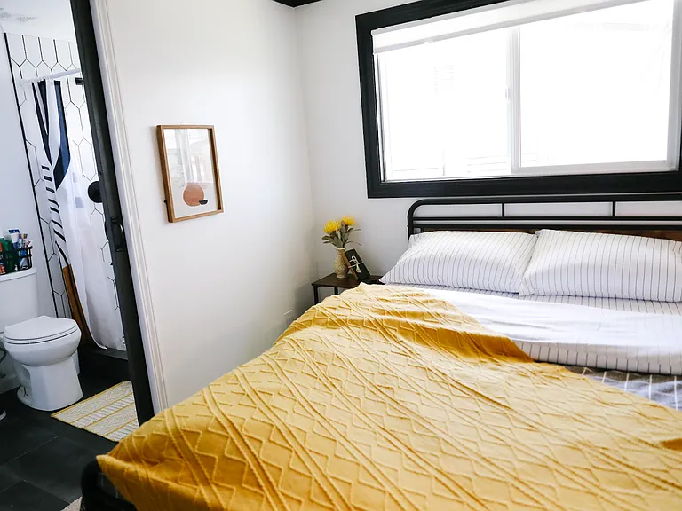 1240 Harrop St #2 — Photo 12