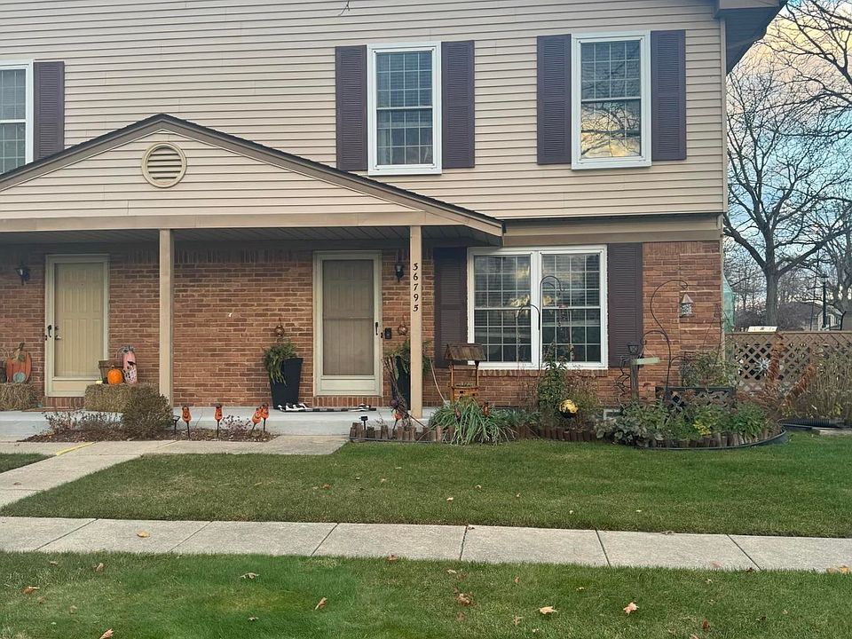 1st image of 36795 Oakwood Ln