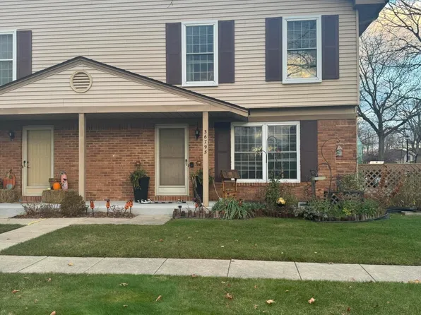 36795 Oakwood Ln, Richmond, MI 48062