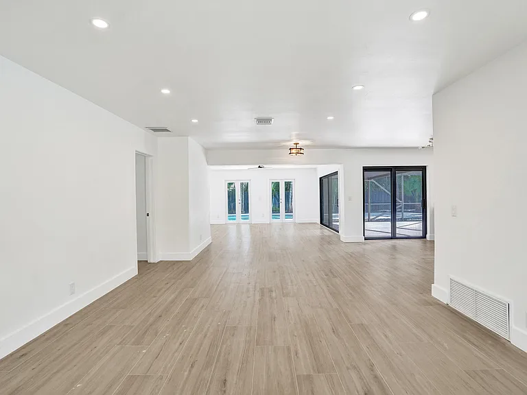 1250 SW 4th St — Photo 9