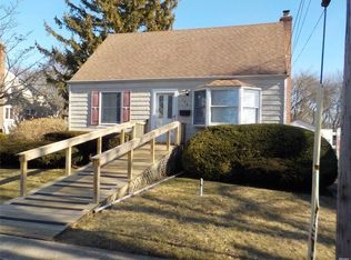 126 Kramer Dr, Lindenhurst, NY 11757