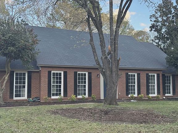 3rd image of 445 Derby Ln