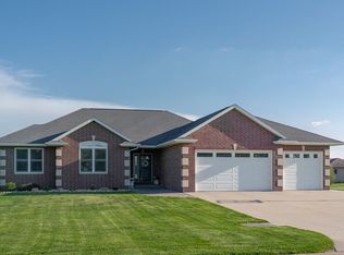 1490 Ridgeview Ave, West Liberty, IA 52776