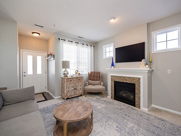 5th image of 667 Villa Ct
