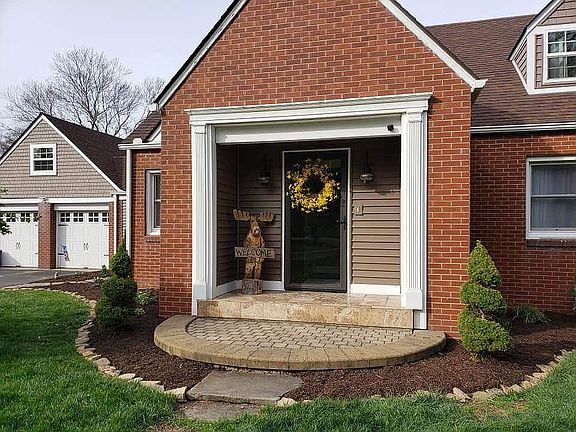 2nd image of 230 Oak Ln