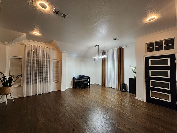 5th image of 13104 Bavarian Dr