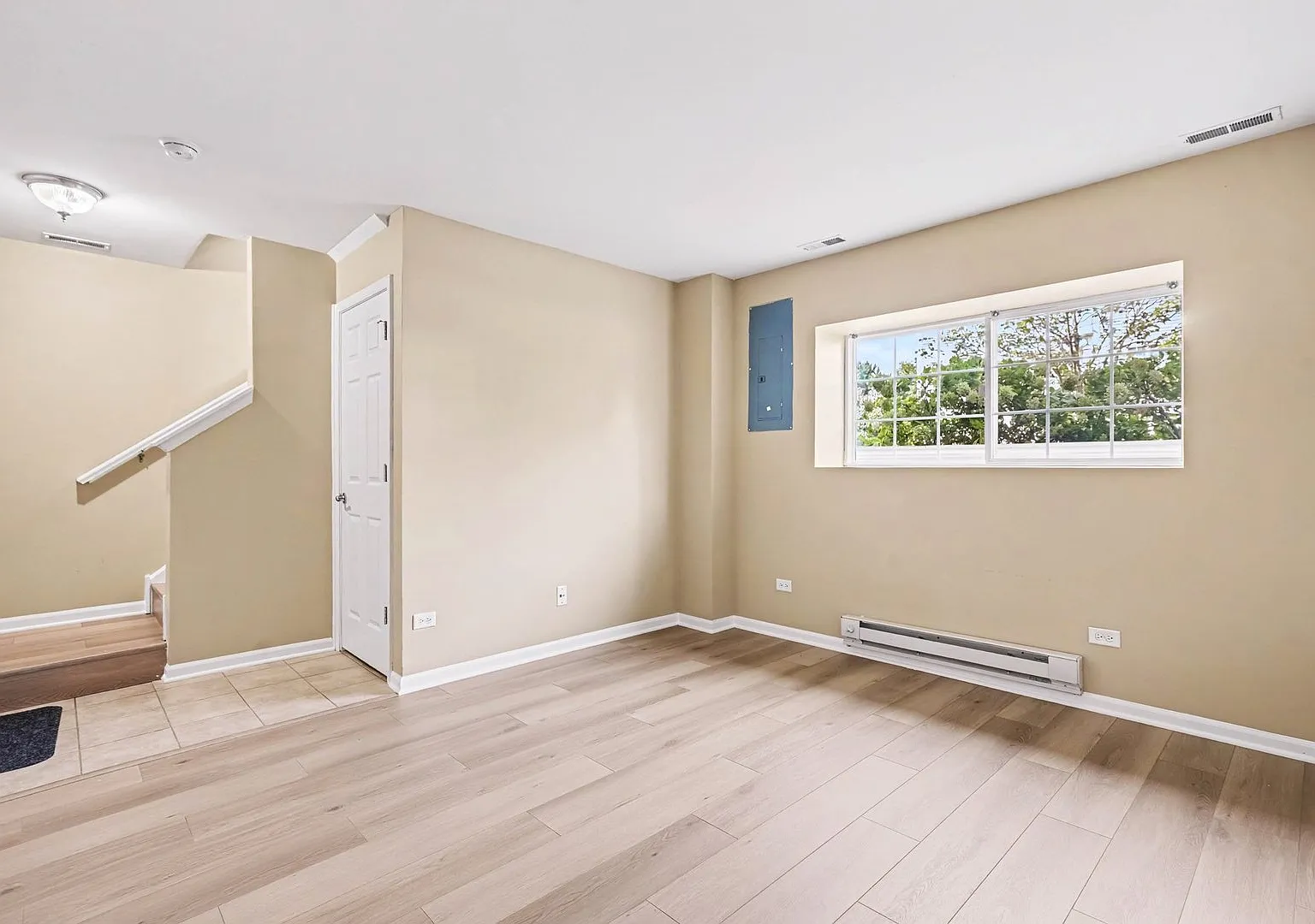 3 bed, 2.5 bath, 1757 sqft, $2,600 — Photo 2