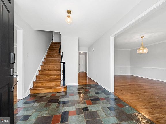 5th image of 988 Sharpless Rd