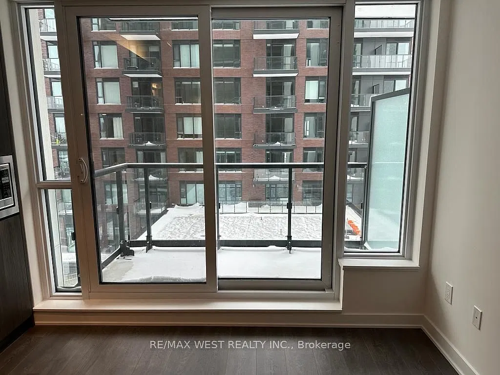 Studio, $2,000 — Photo 1
