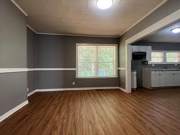 4th image of 2512 Milton Ave