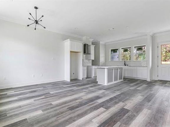 3rd image of 3001 Bartolo St