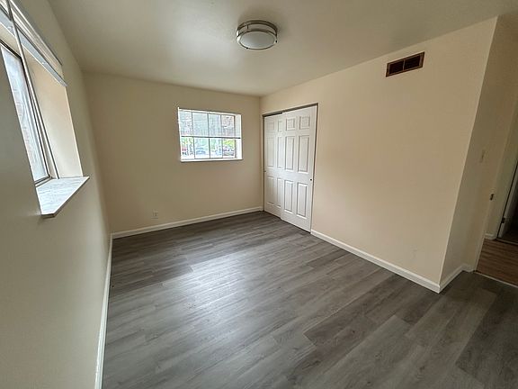 5th image of 4567 Ridgewood Ave #1