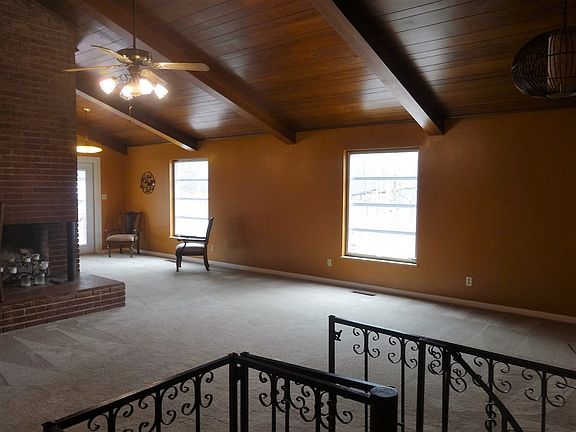 2nd image of 424 Hillsdale Dr