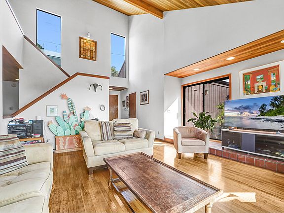3rd image of 2541 Canyon Oak Dr