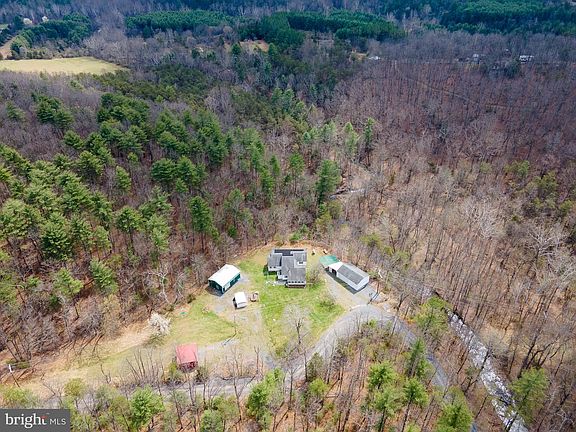 4th image of 1605 Paddys Run Rd