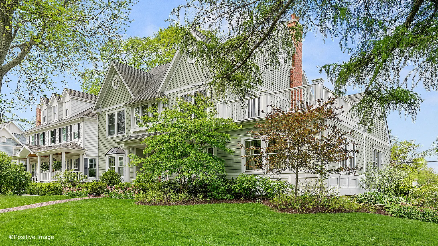 32 McIntosh Ave photo 1