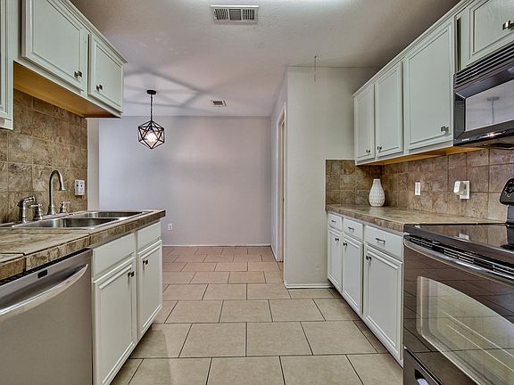 2nd image of 1521 Kelly Ln
