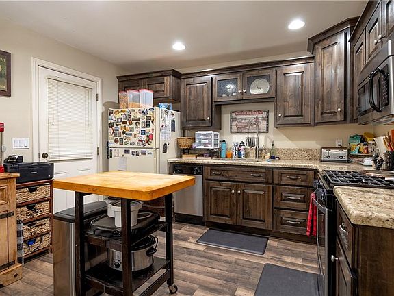 2nd image of 919 W Robinhood Blvd