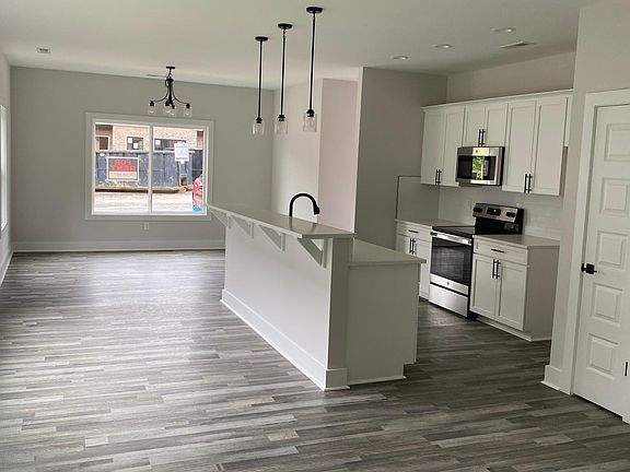 5th image of 70 Allure Dr