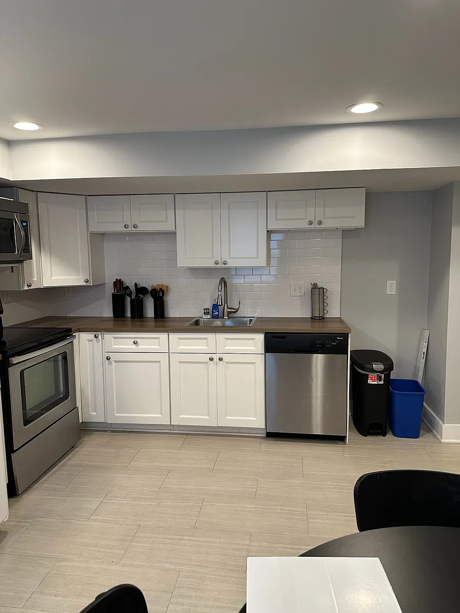 Fully Equipped Kitchen - 817 Philadelphia Ave #4D